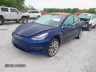 2018 Tesla Model 3 Long Range Battery z VIN 5YJ3E1EBXJF088444, wystawiony jako IAAI lot #42072860 z przebiegiem 46 063 mil mil oraz . Historia ofert i sprzedaży dostępna na DreamBid. Obrazek 17.