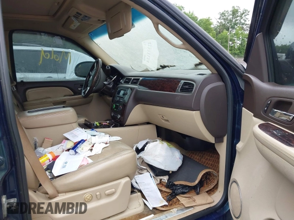 2007 GMC Yukon Denali z VIN 1GKFK63847J312002, wystawiony jako IAAI lot #42321124 z przebiegiem Nie podano mil oraz . Historia ofert i sprzedaży dostępna na DreamBid. Obrazek 5.