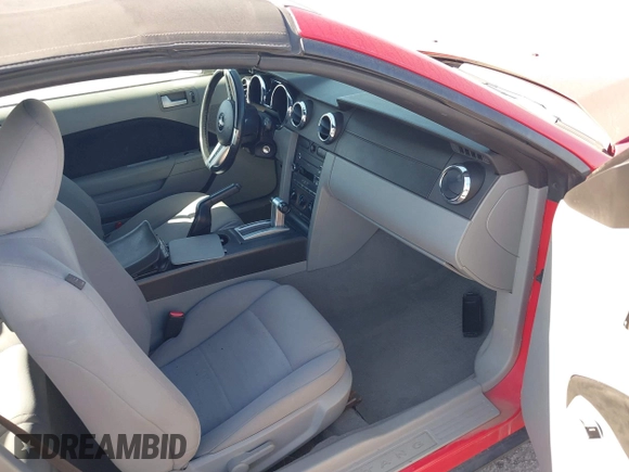 2008 Ford Mustang Deluxe with VIN 1ZVHT84NX85143404, listed as a IAAI auction lot 41977601 with 111,457 mi miles and . Bid and sale history available at carsss.com. Image 5.