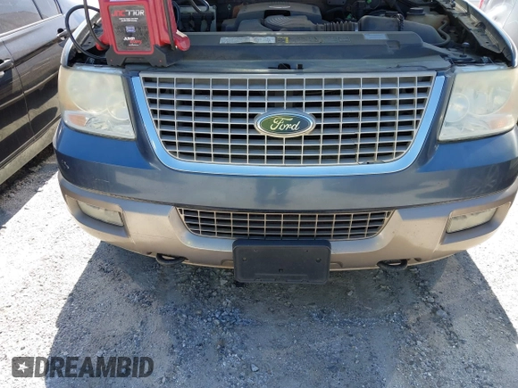 2004 Ford Expedition Eddie Bauer with VIN 1FMFU18L54LB18869, listed as a IAAI auction lot 41862385 with 258,709 mi miles. Bid and sale history available at carsss.com. Image 6.