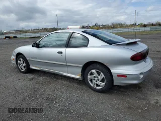 2002 Pontiac Sunfire SE z VIN 1G2JB124927312790, wystawiony jako Copart lot #55923795 z przebiegiem 106 983 mil mil oraz Tytuł czysty. Historia ofert i sprzedaży dostępna na DreamBid. Obrazek 2.