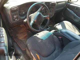 2003 GMC Sonoma SLS with VIN 1GTCT19X738236077, listed as a Copart auction lot 68765694 with 224,623 mi miles and Non Repairable. Bid and sale history available at carsss.com. Image 8.