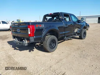 2019 Ford F-250 XL z VIN 1FT7W2BT2KEF39077, wystawiony jako IAAI lot #41921583 z przebiegiem 197 987 mil mil oraz . Historia ofert i sprzedaży dostępna na DreamBid. Obrazek 4.