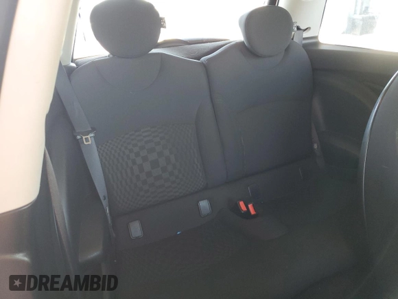 2007 MINI Hardtop with VIN WMWMF33587TT50877, listed as a Copart auction lot 63683795 with 105,078 mi miles and Clean title. Bid and sale history available at DreamBid. Image 10.