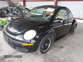 2007 Volkswagen New Beetle Coupe with VIN 3VWEG31CX7M508542, listed as a IAAI auction lot 41991023 with 70,106 mi miles. Bid and sale history available at carsss.com. Image 2.
