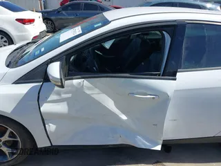 2013 Ford Focus SE with VIN 1FADP3K29DL157601, listed as a IAAI auction lot 41710924 with 177,729 mi miles. Bid and sale history available at carsss.com. Image 6.
