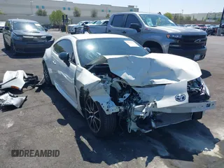 2023 Toyota 86 z VIN JF1ZNBC13P8762393, wystawiony jako IAAI lot #42202061 z przebiegiem 9 870 mil mil oraz . Historia ofert i sprzedaży dostępna na DreamBid. Obrazek 14.