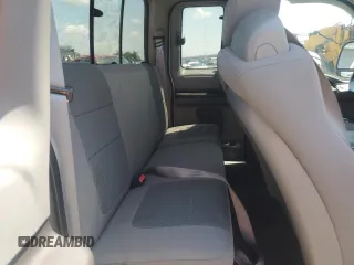 2005 Ford F-250 XL z VIN 1FTNX20525EA83143, wystawiony jako Copart lot #61446145 z przebiegiem 177 679 mil mil oraz Szkoda całkowita • Salvage title. Historia ofert i sprzedaży dostępna na DreamBid. Obrazek 10.