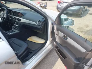2013 Mercedes-Benz C 300 Sport с VIN WDDGF8AB5DR283434, выставлен на аукционе IAAI как лот 42375781 с пробегом 87 364 миль миль и . История ставок и продаж доступна на DreamBid. Изображение 5.