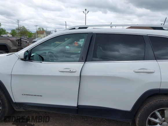 2018 Jeep Cherokee Limited z VIN 1C4PJMDX4JD578560, wystawiony jako IAAI lot #42242623 z przebiegiem 173 535 mil mil oraz . Historia ofert i sprzedaży dostępna na DreamBid. Obrazek 14.