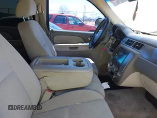 2007 Chevrolet Tahoe LT with VIN 1GNFC13J97R109677, listed as a IAAI auction lot 42493268 with 233,758 mi miles and . Bid and sale history available at DreamBid. Image 5.