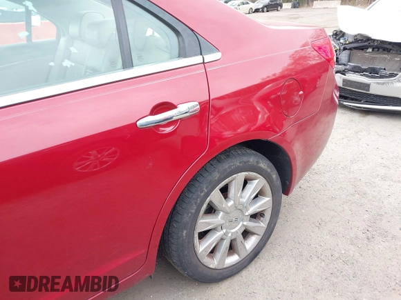 2010 Lincoln MKZ z VIN 3LNHL2GCXAR626531, wystawiony jako IAAI lot #41984044 z przebiegiem 157 378 mil mil oraz . Historia ofert i sprzedaży dostępna na DreamBid. Obrazek 6.