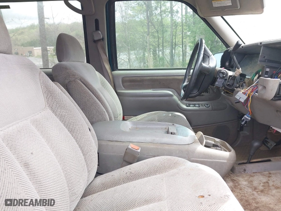 1995 Chevrolet Tahoe with VIN 1GNEK13K3SJ412971, listed as a IAAI auction lot 41940461 with 425,128 mi miles. Bid and sale history available at carsss.com. Image 5.