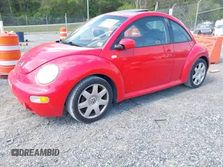 2003 Volkswagen Beetle GLS with VIN 3VWCD21C33M422915, listed as a IAAI auction lot 42130236 with 194,689 mi miles and . Bid and sale history available at DreamBid. Image 2.