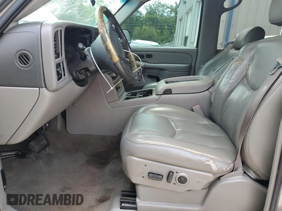 2005 Chevrolet Avalanche LT with VIN 3GNEC12Z05G182310, listed as a Copart auction lot 57424735 with 284,130 mi miles and Salvage title. Bid and sale history available at DreamBid. Image 7.