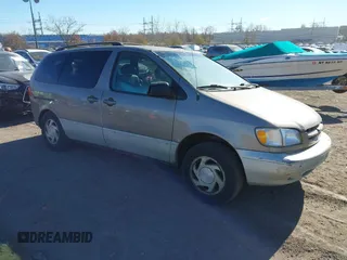 1998 Toyota Sienna LE z VIN 4T3ZF13CXWU079697, wystawiony jako IAAI lot #40724757 z przebiegiem 203 525 mil mil oraz . Historia ofert i sprzedaży dostępna na DreamBid. Obrazek 1.