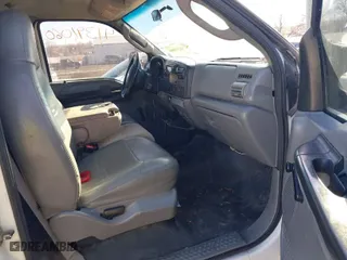 2006 Ford Super Duty F-250 XL with VIN 1FTNF21556EA37597, listed as a IAAI auction lot 41391060 with 493,238 mi miles. Bid and sale history available at carsss.com. Image 5.