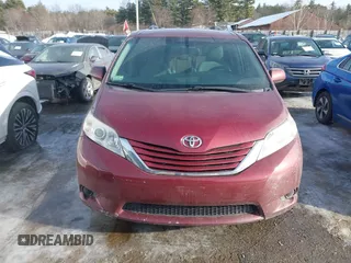 2017 Toyota Sienna LE Auto Access Seat with VIN 5TDKZ3DC7HS863682, listed as a IAAI auction lot 41488878 with 134,733 mi miles. Bid and sale history available at carsss.com. Image 12.