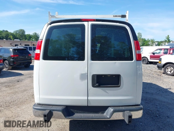 2019 GMC Savana Cargo z VIN 1GTW7AFG8K1304433, wystawiony jako IAAI lot #42219322 z przebiegiem 172 315 mil mil oraz . Historia ofert i sprzedaży dostępna na DreamBid. Obrazek 16.
