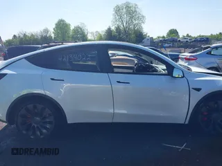 2021 Tesla Model Y Performance z VIN 5YJYGDEF0MF076263, wystawiony jako IAAI lot #42134022 z przebiegiem Nie podano mil oraz . Historia ofert i sprzedaży dostępna na DreamBid. Obrazek 13.