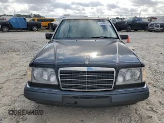 1995 Mercedes-Benz E Class with VIN WDBEA32E8SC155148, listed as a Copart auction lot 53386385 with 114,773 mi miles and Salvage Title. Bid and sale history available at carsss.com. Image 5.