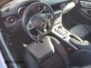 2020 Mercedes-Benz SLC 300 z VIN W1KPK3JA1LF172613, wystawiony jako Copart lot #71852314 z przebiegiem 15 022 mil mil oraz Szkoda całkowita • Salvage title. Historia ofert i sprzedaży dostępna na DreamBid. Obrazek 8.