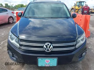 2015 Volkswagen Tiguan SE с VIN WVGAV7AX7FW510549, выставлен на аукционе IAAI как лот 42652715 с пробегом 152 488 миль миль и . История ставок и продаж доступна на DreamBid. Изображение 12.