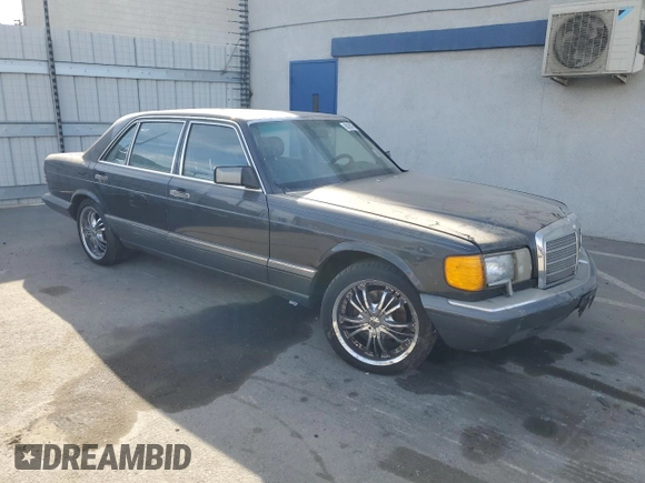 1989 Mercedes-Benz 560 with VIN WDBCA39D7KA428225, listed as a Copart auction lot 85363764 with 263,874 mi miles and Clean Title. Bid and sale history available at DreamBid. Image 4.