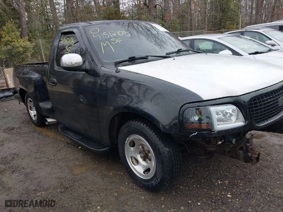 1998 Ford F-150 Standard with VIN 1FTZF1727WNC34697, listed as a IAAI auction lot 41512105 with 140,577 mi miles. Bid and sale history available at carsss.com. Image 1.