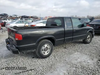 2001 GMC Sonoma SLS w/1SG Pkg with VIN 1GTCS19WX18167408, listed as a Copart auction lot 41805325 with 245,896 mi miles and Salvage Title. Bid and sale history available at carsss.com. Image 3.