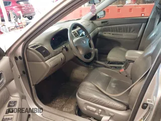 2004 Toyota Camry LE with VIN 4T1BE30K14U312190, listed as a IAAI auction lot 41952035 with 224,361 mi miles. Bid and sale history available at carsss.com. Image 5.