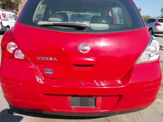 2007 Nissan Versa SL z VIN 3N1BC13E57L353248, wystawiony jako IAAI lot #42223425 z przebiegiem 118 254 mil mil oraz . Historia ofert i sprzedaży dostępna na DreamBid. Obrazek 6.