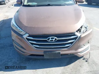 2017 Hyundai Tucson SE z VIN KM8J33A47HU485803, wystawiony jako IAAI lot #42269337 z przebiegiem 96 541 mil mil oraz . Historia ofert i sprzedaży dostępna na DreamBid. Obrazek 6.
