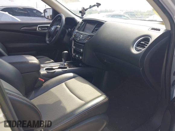 2019 Nissan Pathfinder S z VIN 5N1DR2MN4KC637723, wystawiony jako IAAI lot #41813351 z przebiegiem 100 227 mil mil oraz . Historia ofert i sprzedaży dostępna na DreamBid. Obrazek 5.