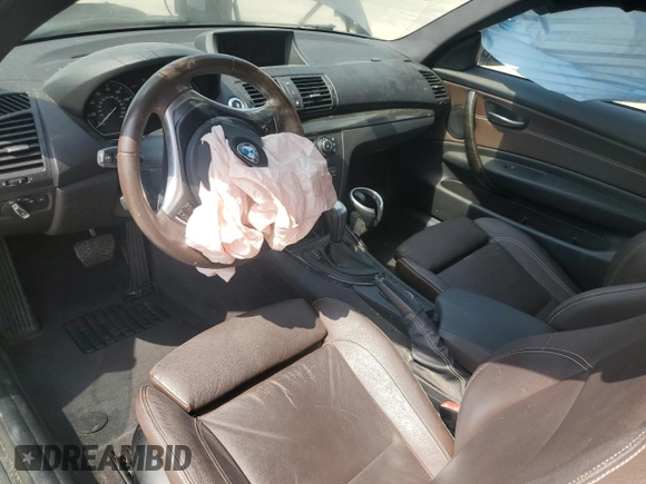 2013 BMW 1 Series 128i z VIN WBAUP9C58DVS95329, wystawiony jako Copart lot #56986015 z przebiegiem 115 518 mil mil oraz Szkoda całkowita • Salvage title. Historia ofert i sprzedaży dostępna na DreamBid. Obrazek 8.