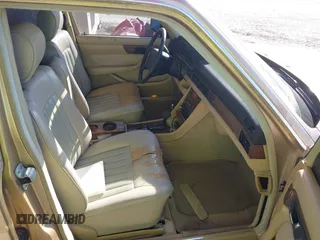 1988 Mercedes-Benz 420 with VIN WDBCA35DXJA370020, listed as a IAAI auction lot 41464756 with 110,166 mi miles. Bid and sale history available at carsss.com. Image 5.