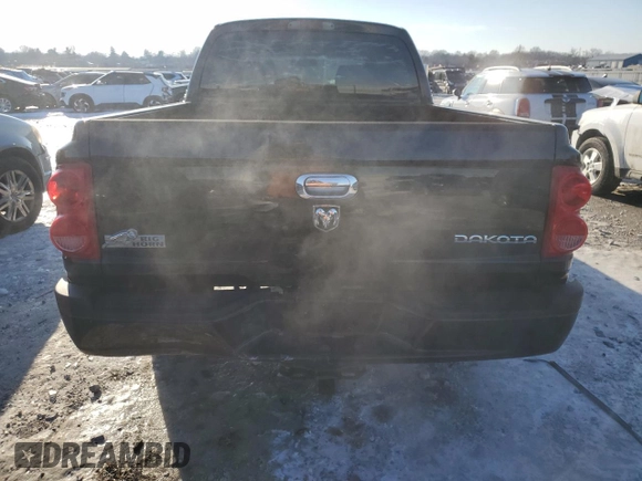 2008 Dodge Dakota SXT z VIN 1D7HW38K28S580141, wystawiony jako Copart lot #42158265 z przebiegiem 239 953 mil mil oraz Szkoda całkowita • Salvage title. Historia ofert i sprzedaży dostępna na DreamBid. Obrazek 6.