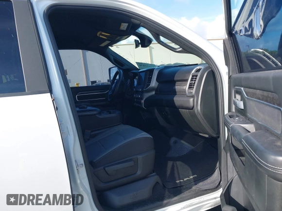 2024 Ram 2500 Big Horn with VIN 3C6UR5DL6RG285652, listed as a IAAI auction lot 42511830 with 36,041 mi miles and . Bid and sale history available at DreamBid. Image 5.