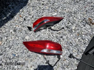 2017 Hyundai Elantra SE z VIN 5NPD84LF0HH063003, wystawiony jako Copart lot #56899785 z przebiegiem 167 502 mil mil oraz Szkoda całkowita • Salvage title. Historia ofert i sprzedaży dostępna na DreamBid. Obrazek 12.
