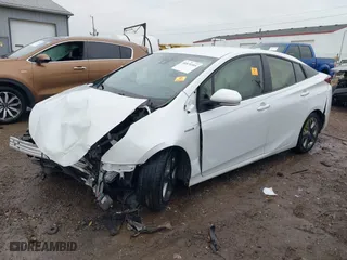 2021 Toyota Prius L Eco with VIN JTDKAMFUXM3137233, listed as a IAAI auction lot 40870395 with 60,000 mi miles. Bid and sale history available at carsss.com. Image 2.