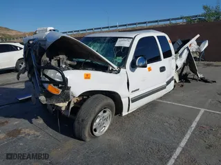 2000 Chevrolet Silverado 1500 LS with VIN 2GCEC19T9Y1114935, listed as a IAAI auction lot 41939530 with 1 mi miles. Bid and sale history available at carsss.com. Image 2.