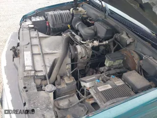1998 Chevrolet C/K 1500 with VIN 1GCEC14W6WZ189503, listed as a IAAI auction lot 41941601 with 193,752 mi miles. Bid and sale history available at carsss.com. Image 10.