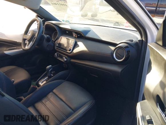 2018 Nissan Kicks S with VIN 3N1CP5CU1JL545913, listed as a IAAI auction lot 41011464 with 101,743 mi miles. Bid and sale history available at carsss.com. Image 5.