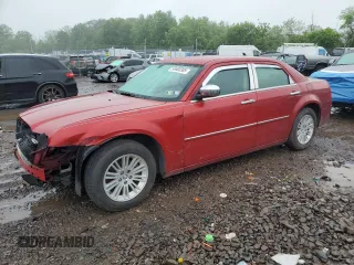 2010 Chrysler 300 Touring z VIN 2C3CA5CV2AH160901, wystawiony jako Copart lot #56600385 z przebiegiem 58 079 mil mil oraz Szkoda całkowita • Salvage title. Historia ofert i sprzedaży dostępna na DreamBid. Obrazek 1.