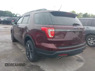 2018 Ford Explorer XLT z VIN 1FM5K8D87JGC67946, wystawiony jako IAAI lot #42615709 z przebiegiem 39 872 mil mil oraz . Historia ofert i sprzedaży dostępna na DreamBid. Obrazek 3.