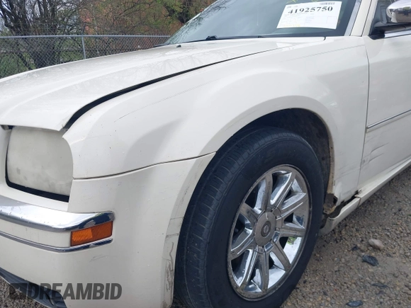 2005 Chrysler 300 with VIN 2C3JA63H25H686717, listed as a IAAI auction lot 41925750 with 230,196 mi miles. Bid and sale history available at carsss.com. Image 17.