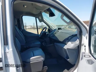 2019 Ford Transit z VIN 1FTYR1YM4KKA83624, wystawiony jako IAAI lot #42651250 z przebiegiem 118 838 mil mil oraz . Historia ofert i sprzedaży dostępna na DreamBid. Obrazek 5.
