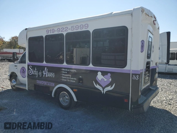 2013 Ford Econoline Commercial z VIN 1FDEE3FLXDDB12759, wystawiony jako Copart lot #78123774 z przebiegiem 103 342 mil mil oraz Szkody całkowita. Historia ofert i sprzedaży dostępna na DreamBid. Obrazek 2.