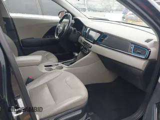 2017 Kia Niro Touring with VIN KNDCE3LC6H5048381, listed as a IAAI auction lot 42035129 with 133,559 mi miles. Bid and sale history available at carsss.com. Image 5.