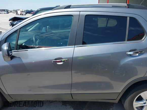2020 Chevrolet Trax LT z VIN 3GNCJLSB4LL336176, wystawiony jako IAAI lot #42196500 z przebiegiem 54 545 mil mil oraz . Historia ofert i sprzedaży dostępna na DreamBid. Obrazek 14.
